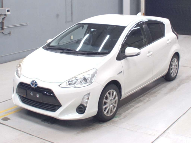 TOYOTA AQUA 2015