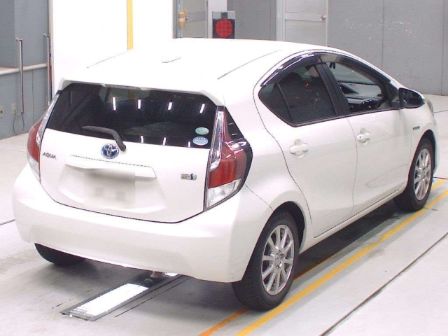 TOYOTA AQUA 2015