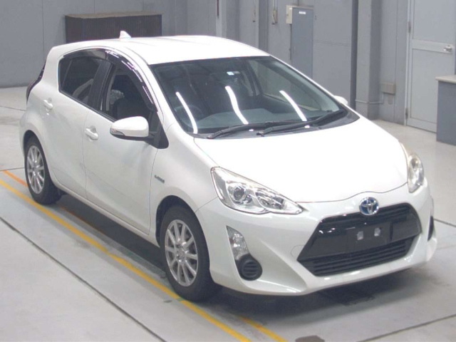 TOYOTA AQUA 2015