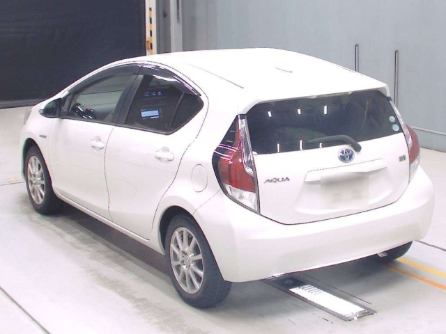TOYOTA AQUA 2015
