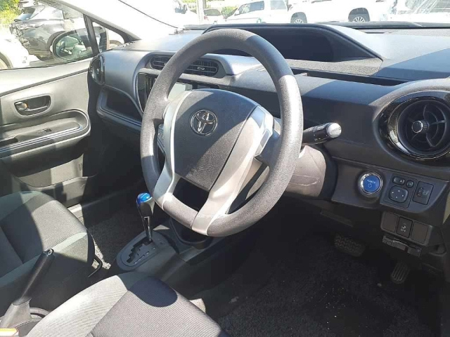 TOYOTA AQUA 2015