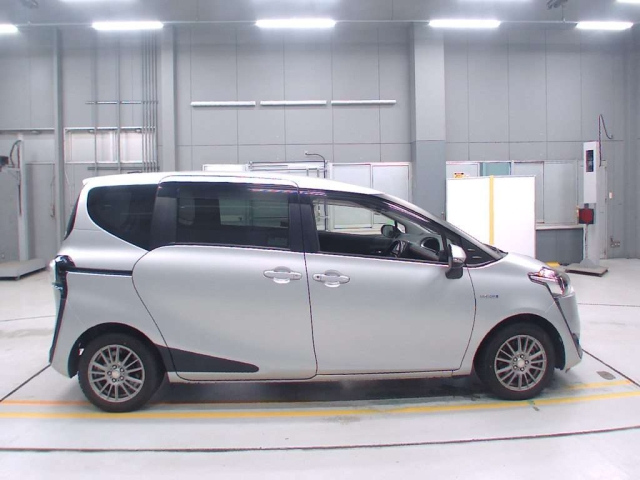 TOYOTA SIENTA 2015