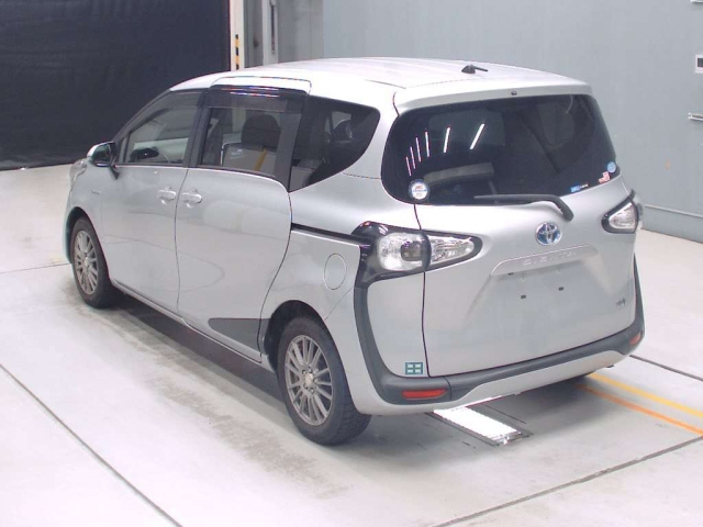 TOYOTA SIENTA 2015