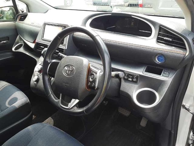TOYOTA SIENTA 2015