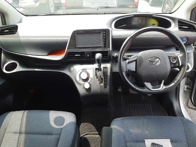 TOYOTA SIENTA 2015