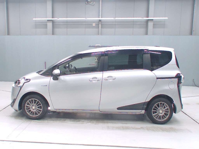 TOYOTA SIENTA 2015