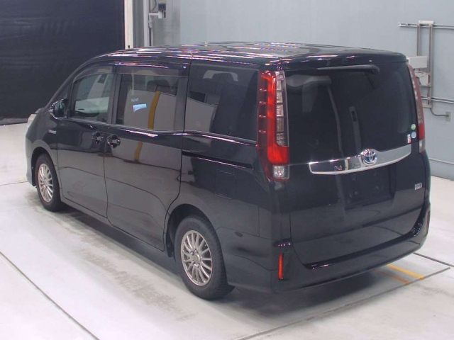 TOYOTA NOAH 2014