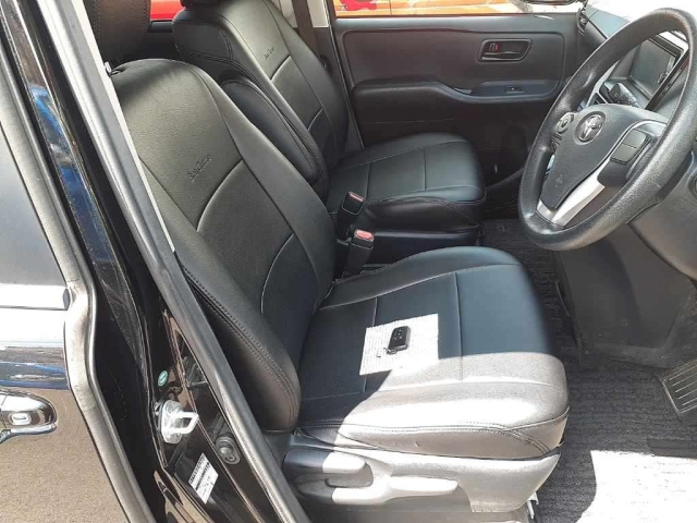 TOYOTA NOAH 2014