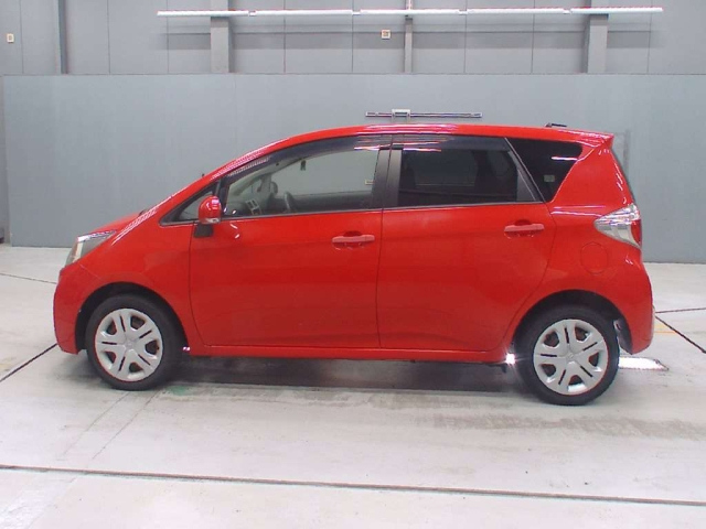 TOYOTA RACTIS 2012