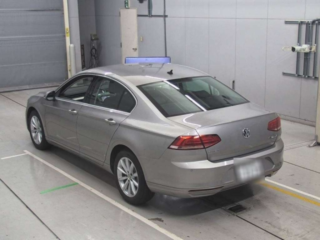 VOLKSWAGEN PASSAT 2015