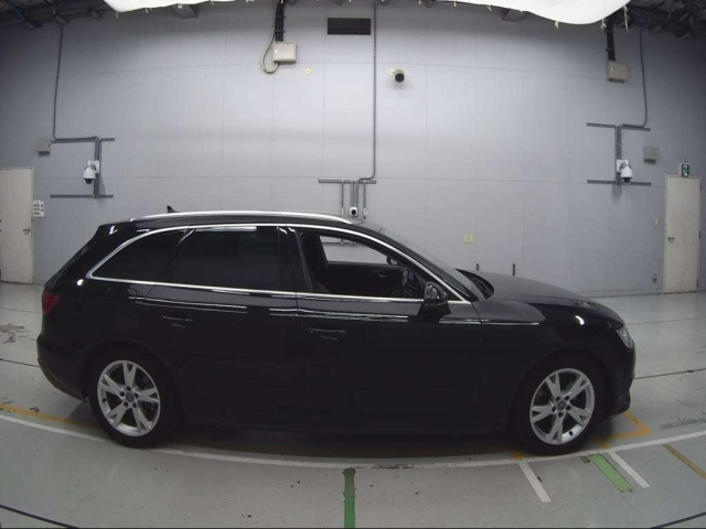 AUDI A4 2016