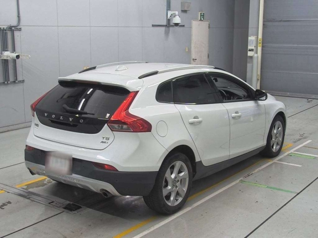 VOLVO V40 2015