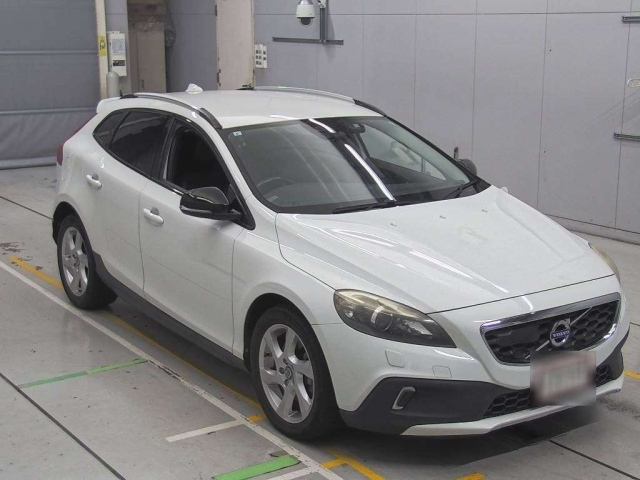 VOLVO V40 2015