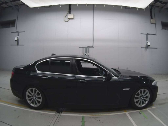 BMW 5 SERIES 2010