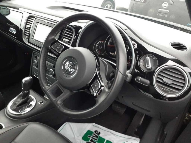 VOLKSWAGEN THE BEETLE 2012