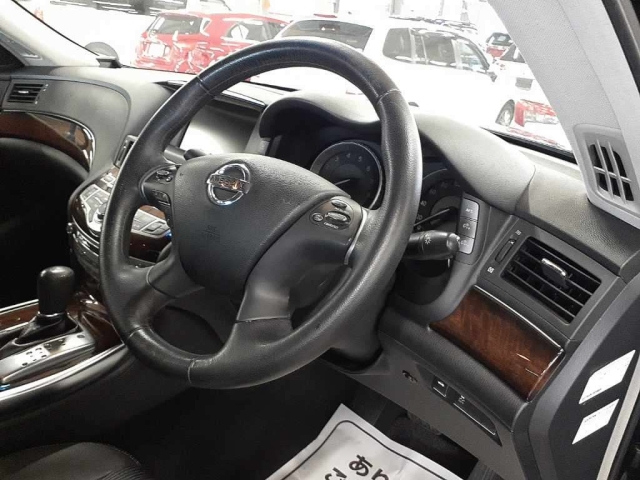 NISSAN FUGA 2010