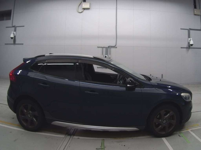 VOLVO V40 2013