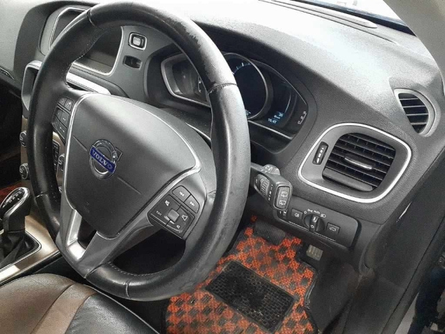 VOLVO V40 2013