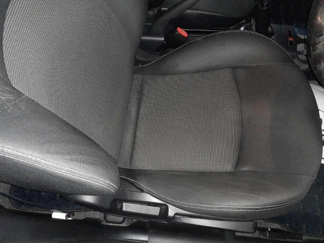 MITSUBISHI COLT 2011
