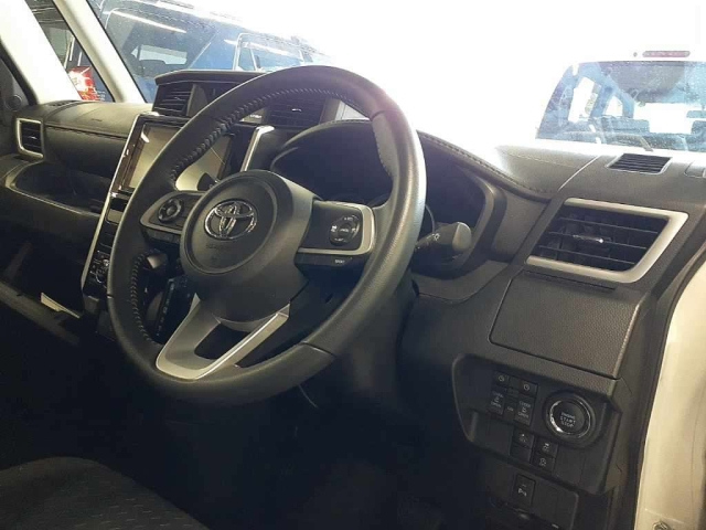 TOYOTA ROOMY 2022