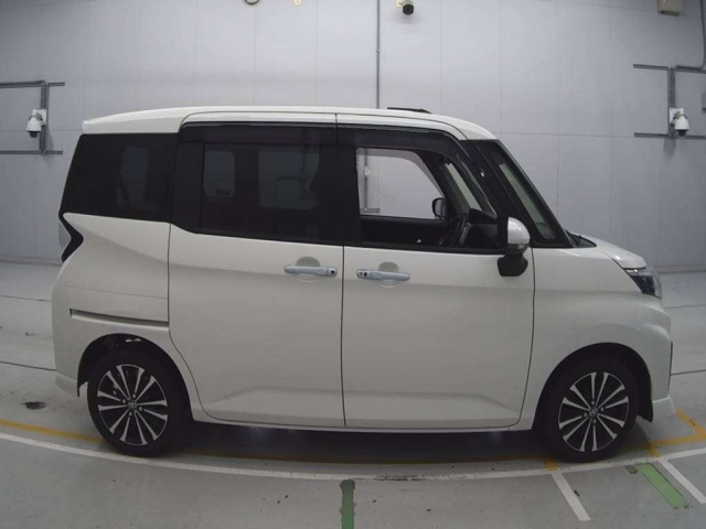 TOYOTA ROOMY 2022