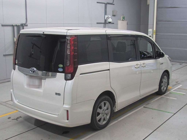 TOYOTA NOAH 2014