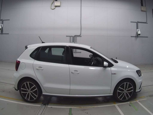 VOLKSWAGEN POLO 2016