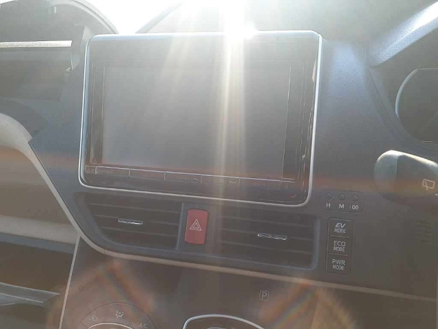 TOYOTA NOAH 2014