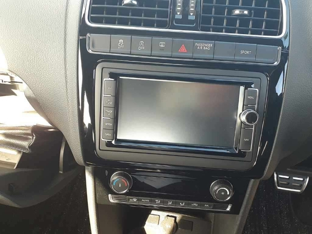 VOLKSWAGEN POLO 2016