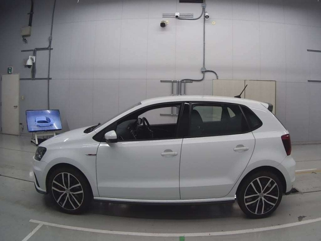 VOLKSWAGEN POLO 2016