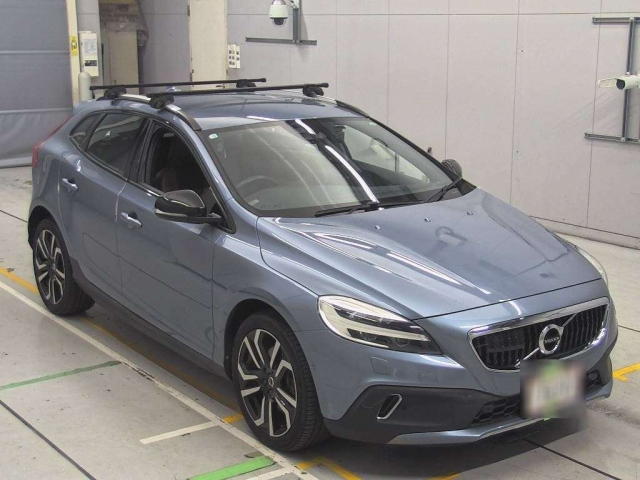 VOLVO V40 2016