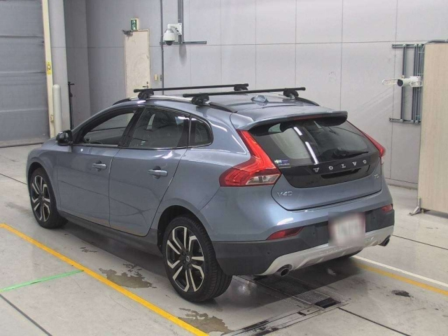 VOLVO V40 2016