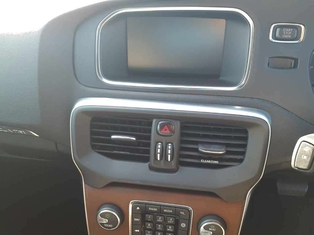 VOLVO V40 2016