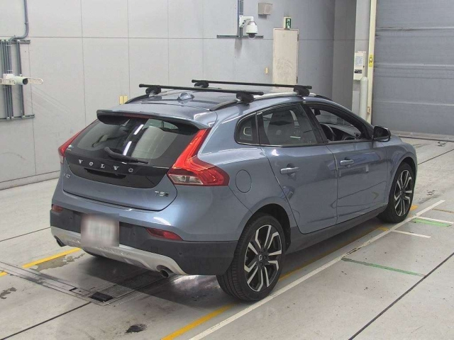 VOLVO V40 2016