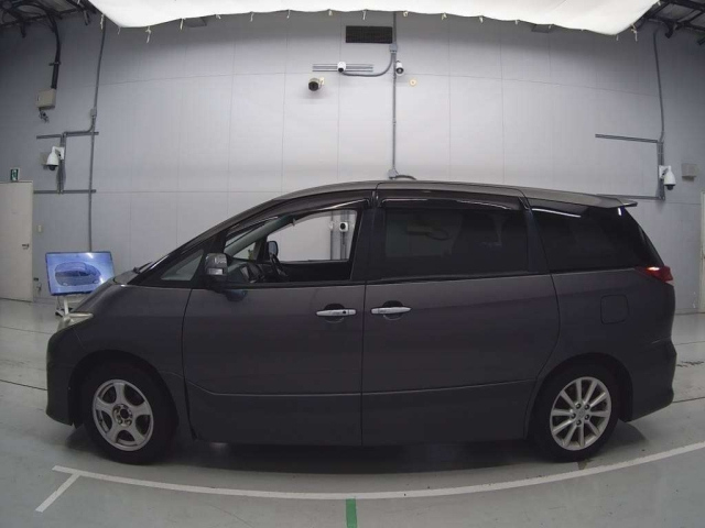 TOYOTA ESTIMA 2010