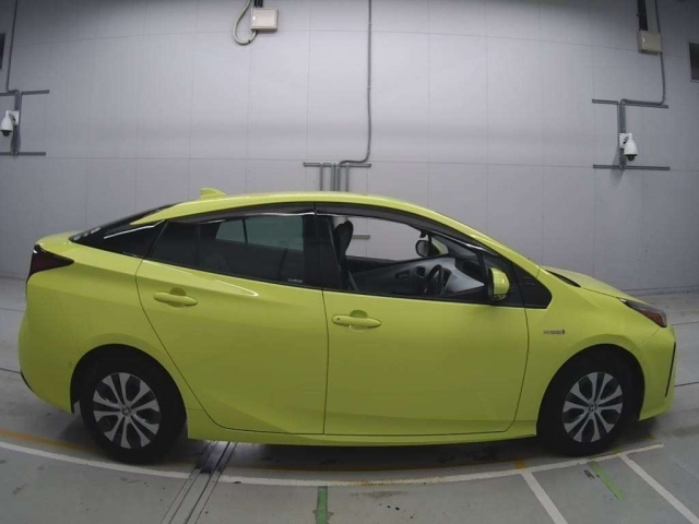 TOYOTA PRIUS 2019