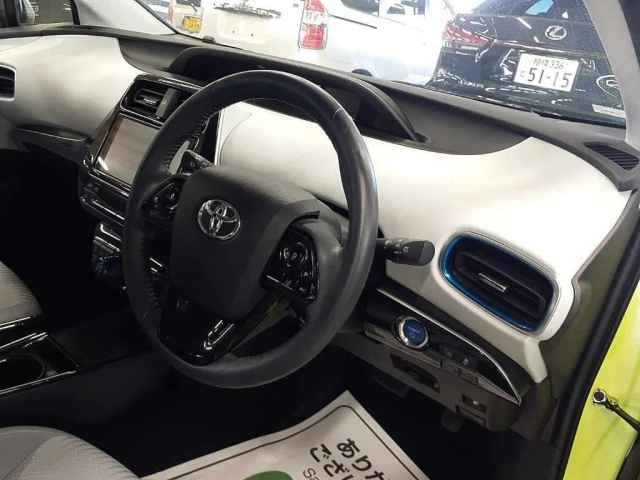 TOYOTA PRIUS 2019