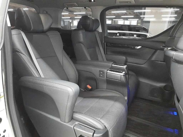TOYOTA VELLFIRE 2021