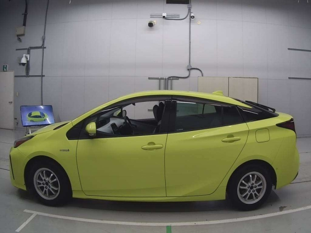 TOYOTA PRIUS 2019