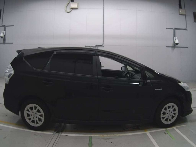 TOYOTA PRIUS ALPHA 2012