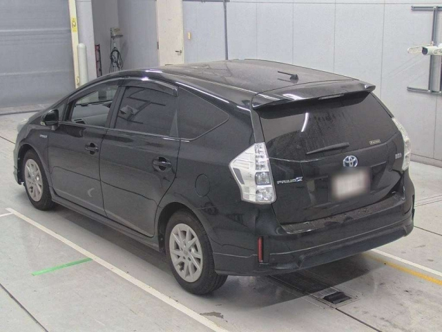 TOYOTA PRIUS ALPHA 2012