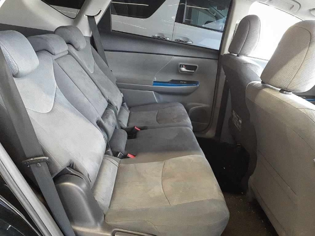TOYOTA PRIUS ALPHA 2012