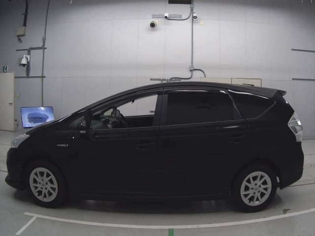TOYOTA PRIUS ALPHA 2012