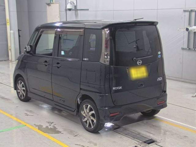 NISSAN ROOX 2011