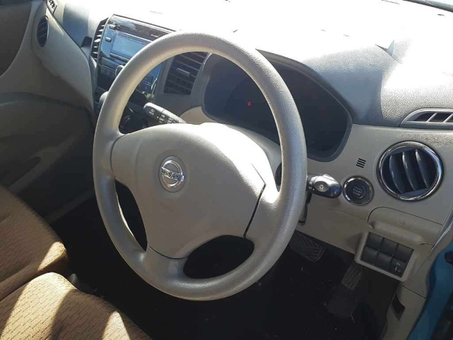 NISSAN ROOX 2010