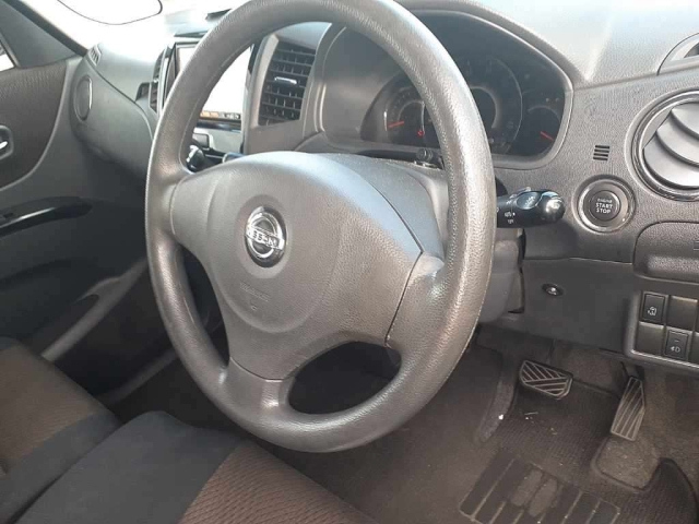 NISSAN ROOX 2011