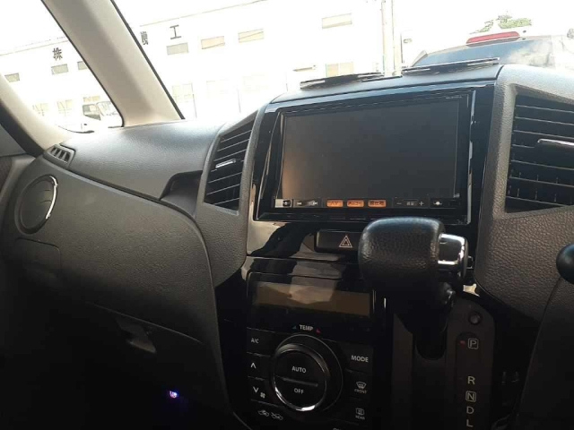 NISSAN ROOX 2011