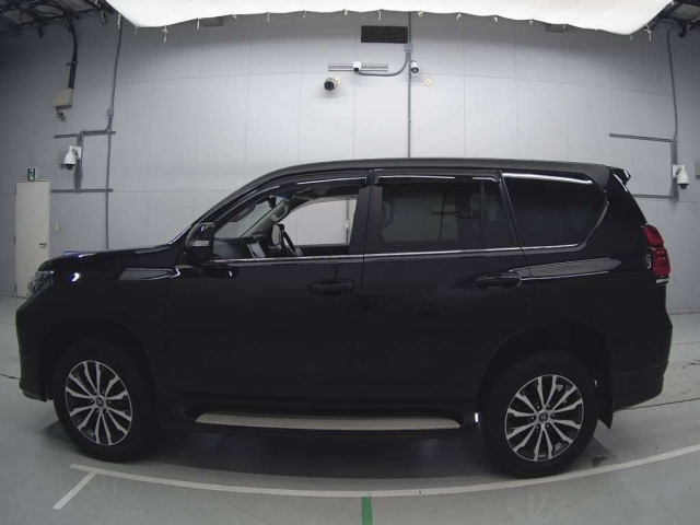 TOYOTA LAND CRUISER PRADO 2021