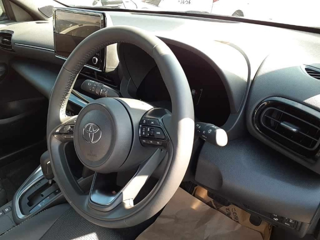 TOYOTA YARIS CROSS 2025