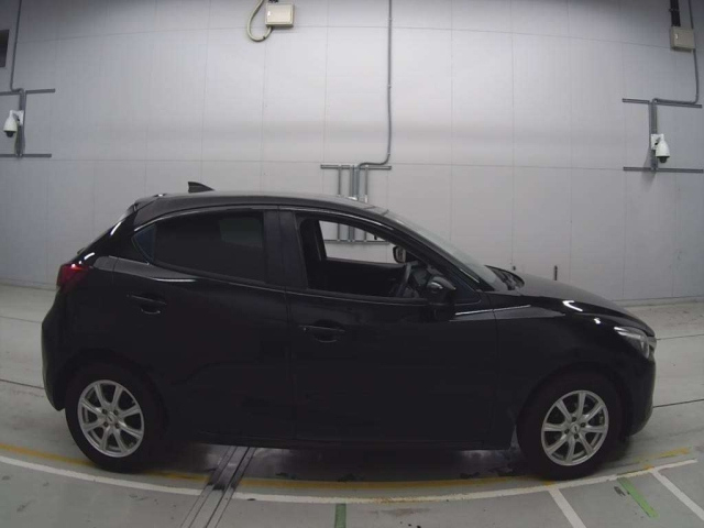 MAZDA DEMIO 2017
